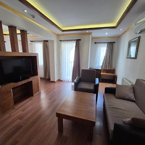 Dinara Hotel